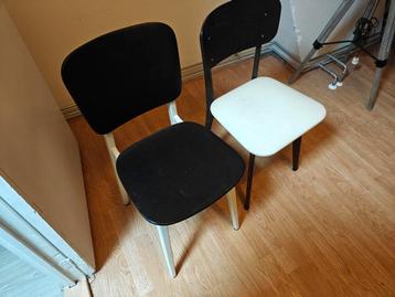 Gratis set van twee stoelen
