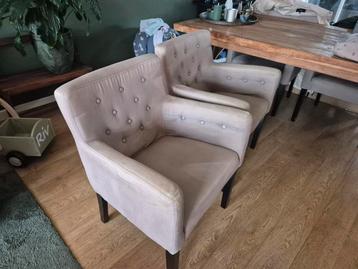4 gratis eetkamerstoelen