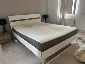 IKEA bedframe 160cm + matras - zsm ophalen!