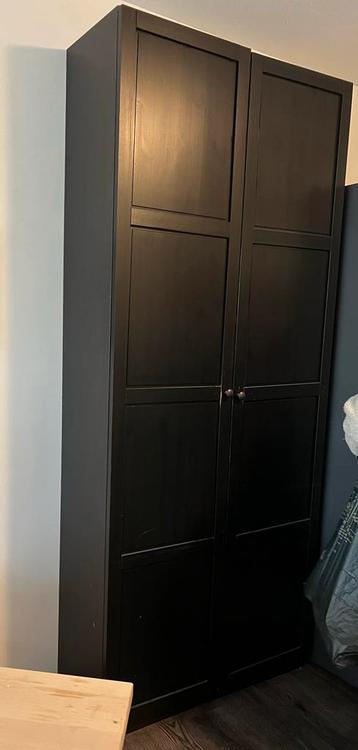 Donkere IKEA kast (235x100x35) - Gratis af te halen
