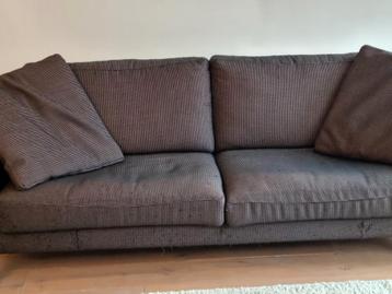 Één Leolux bank 3-zits. MOET WEG!