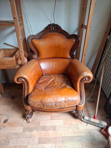 Opknapper fauteuil met lederen bekleding