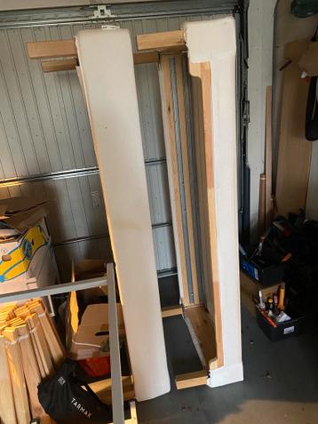 Twee boxspring onderstelsels Ikea wit met lattenbodem