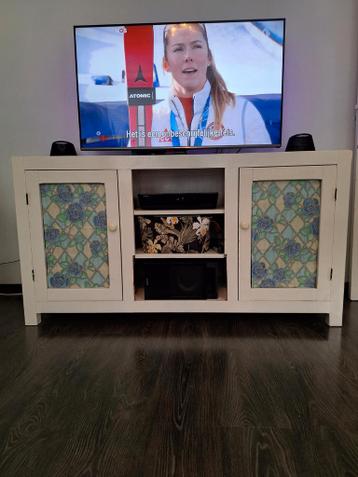 TV Meubel ( 1.50cm breed 0.80cm hoog)