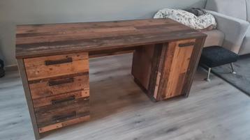 Houten bureau gratis
