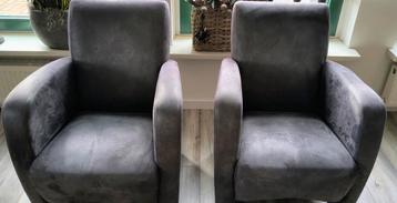 2 antraciet fauteuils, GRATIS