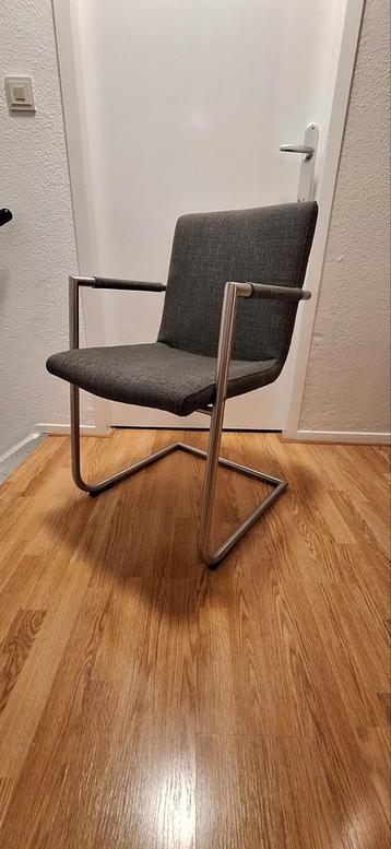 Gratis eetkamerstoelen  4 stuks
