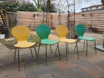 Gratis af te halen: 4 gebruikte stoelen