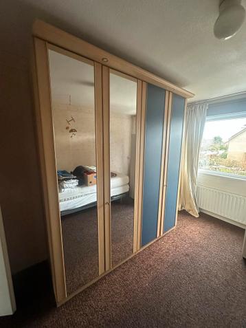 Gratis Kledingkast met Spiegeldeuren