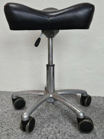 Zadelkrukje op wieltjes