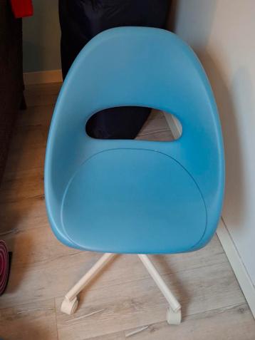 Blauwe burostoel van IKEA