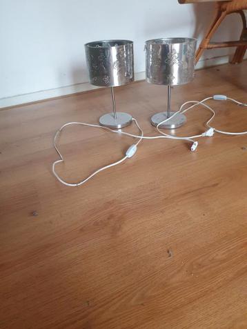 Set van 2 zilverkleurige tafellampen