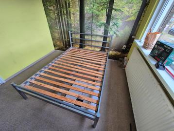 Bed met lattenbodem 140x200
