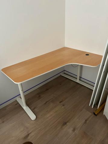 Gratis Modern Bureau met USB Hub