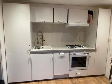 Gratis af te halen volledige keuken incl werkende apparatuur