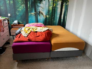Gratis: 2 grijze boxsprings 90x200 in zeer goede staat