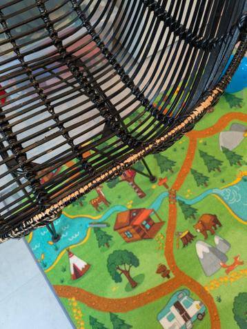 Gratis stoelen: 1 gebruikt, 1 nieuw in doos