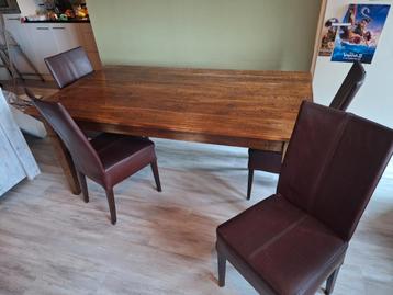 Houten Eettafel met 6 Stoelen