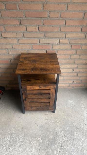 Nachtkastje hout en metaal