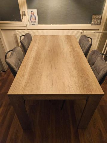 Mooie eettafel 160x90 cm - Gratis!