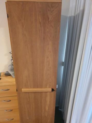 Kledingkast. GRATIS.