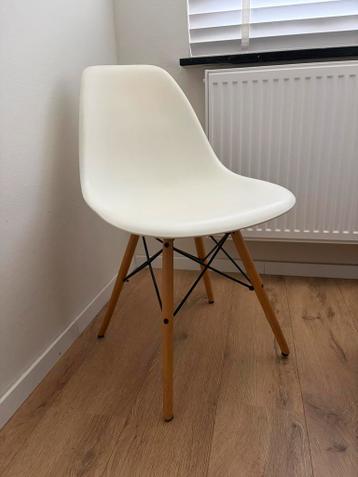 GRATIS Twee stoelen (kapot!)