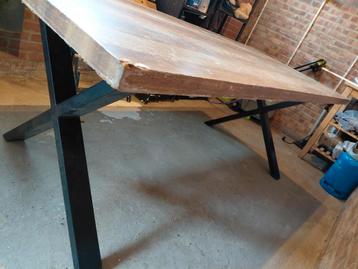 Eettafel stalen poten GRATIS