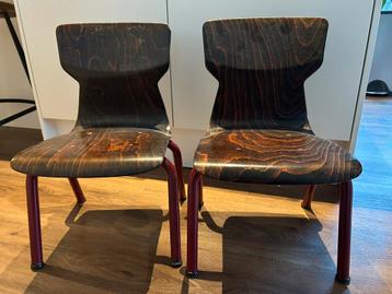 Stevige kinderstoelen, 2 stuks