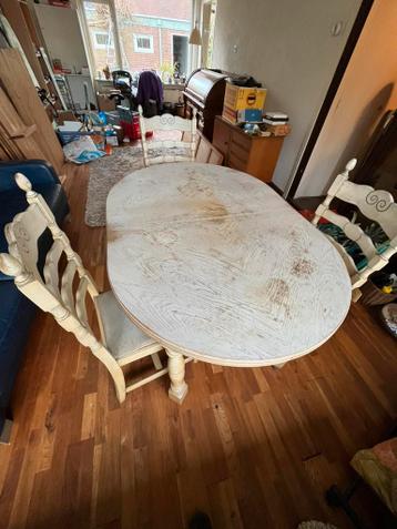 GRATIS Eetkamer tafel, opknappertje, verlengen mogelijk.