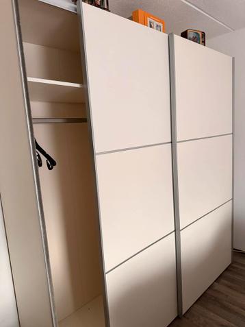 GRATIS Garderobekast / Kledingkast