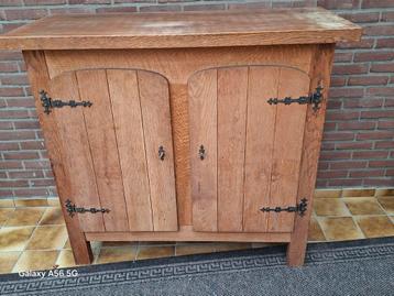 Robuuste eiken kast - 128x55x115 cm
