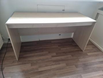 Bureau met ladenkastje