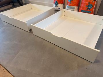 Twee witte lades voor onder bed