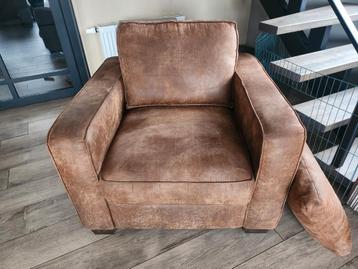 Bruine fauteuil