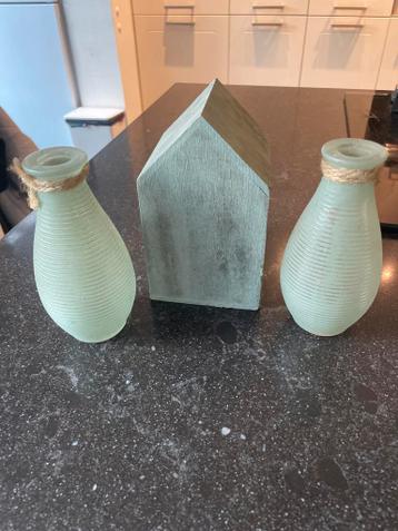Decoratieve set: vazen en huisje
