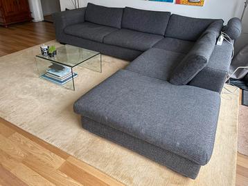 Gratis donkergrijs/lichtgrijs gemeleerde hoekbank