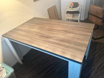 Gratis 4-persoons tafel - lichte beschadigingen