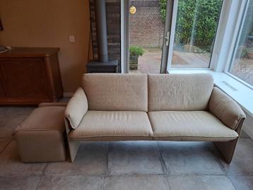 Gratis Leolux bankstel (2 x 3-zits) voetsteun lichtgroen