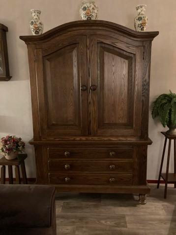 Donker eiken toogkast gratis