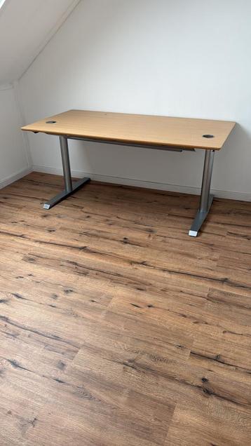 GRATIS: In hoogte verstelbaar bureau