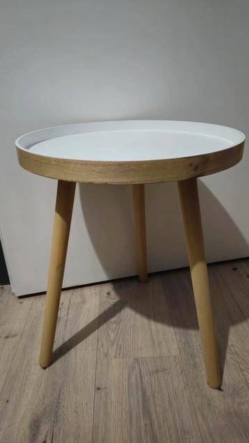 Gratis op te halen een Leuk rond bijzettafeltje