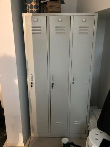 Metalen lockerkast met 3 deuren