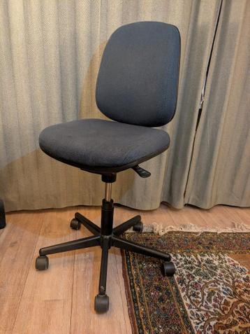 Blauwe bureaustoel