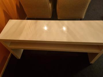 Witte glans sidetable of tv kast.