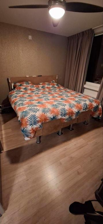 Gratis Elektrisch Boxspring bed.
