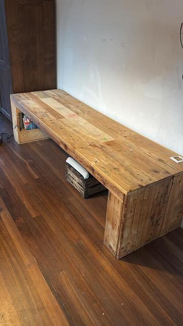 Houten Bureau - Uniek en Robuust