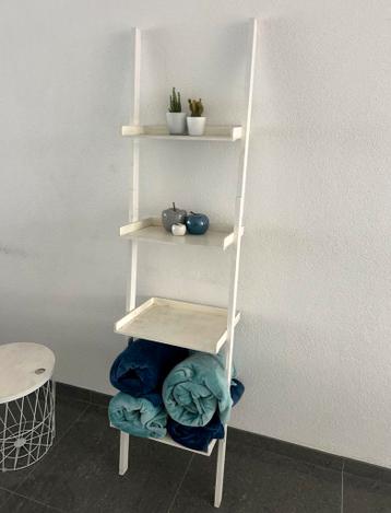 Witte ladderkast met 4 planken
