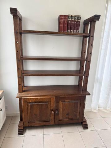 Houten kast met tafeltje