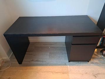 Gratis IKEA bureau met ladeblok – direct meenemen