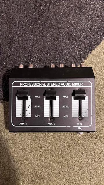 Gratis mini stereo audio mixer (12V)